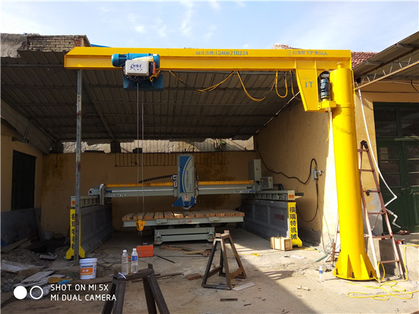 悬臂吊起重机